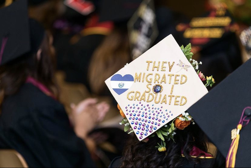 Estudiantes de Primera Generación Logran el Sueño de sus Padres Migrantes al Graduarse de CSUDH.