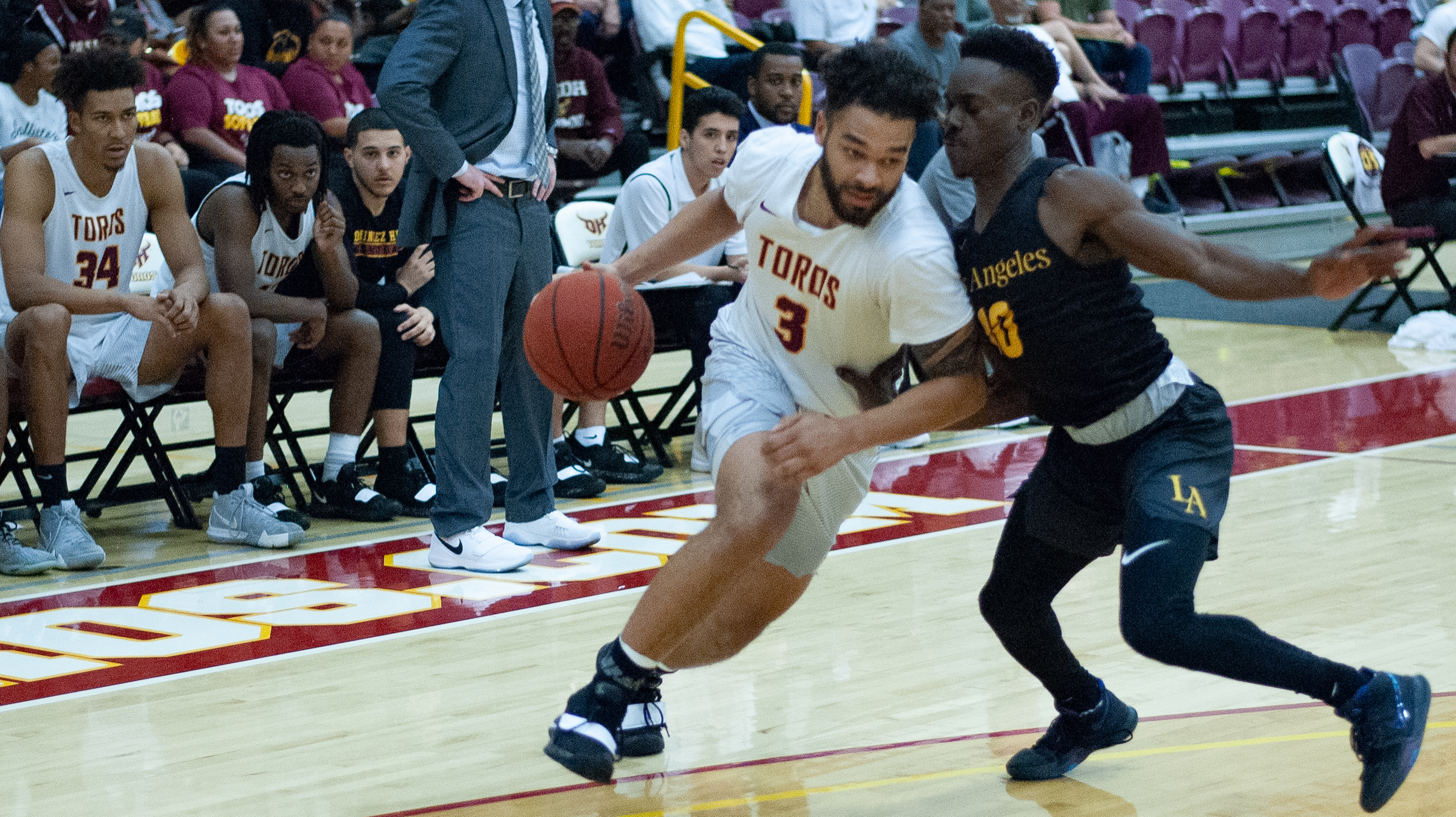 Men Hoopsters Ball Up for Playoff Run