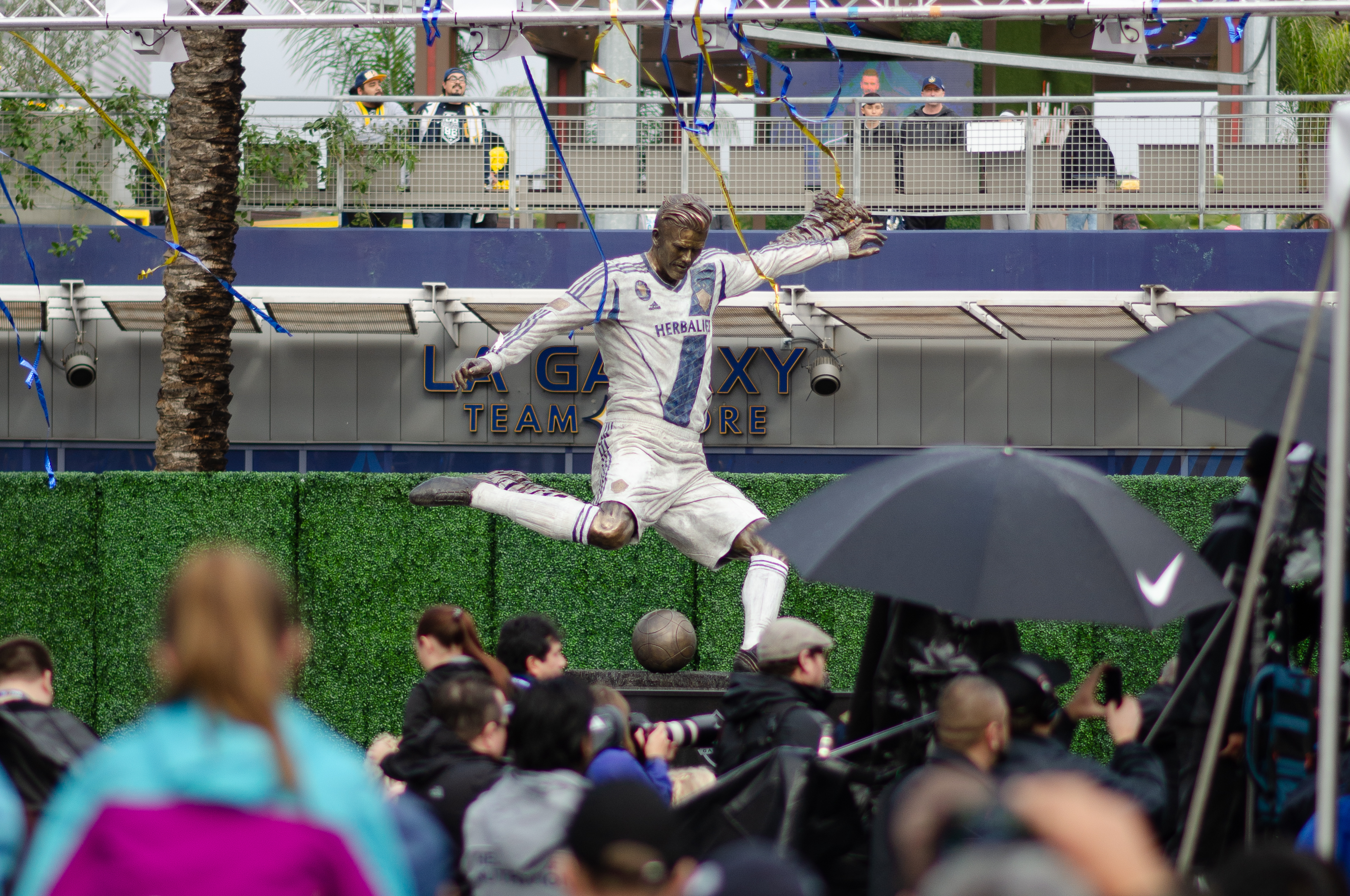 Dignity Health Sports Park Reveal New Legends Plaza and First Statue: David Beckham’s